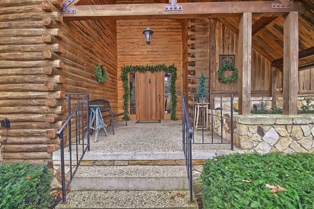 Reservations Cabin at the Crossroads, Rushville, Ohio